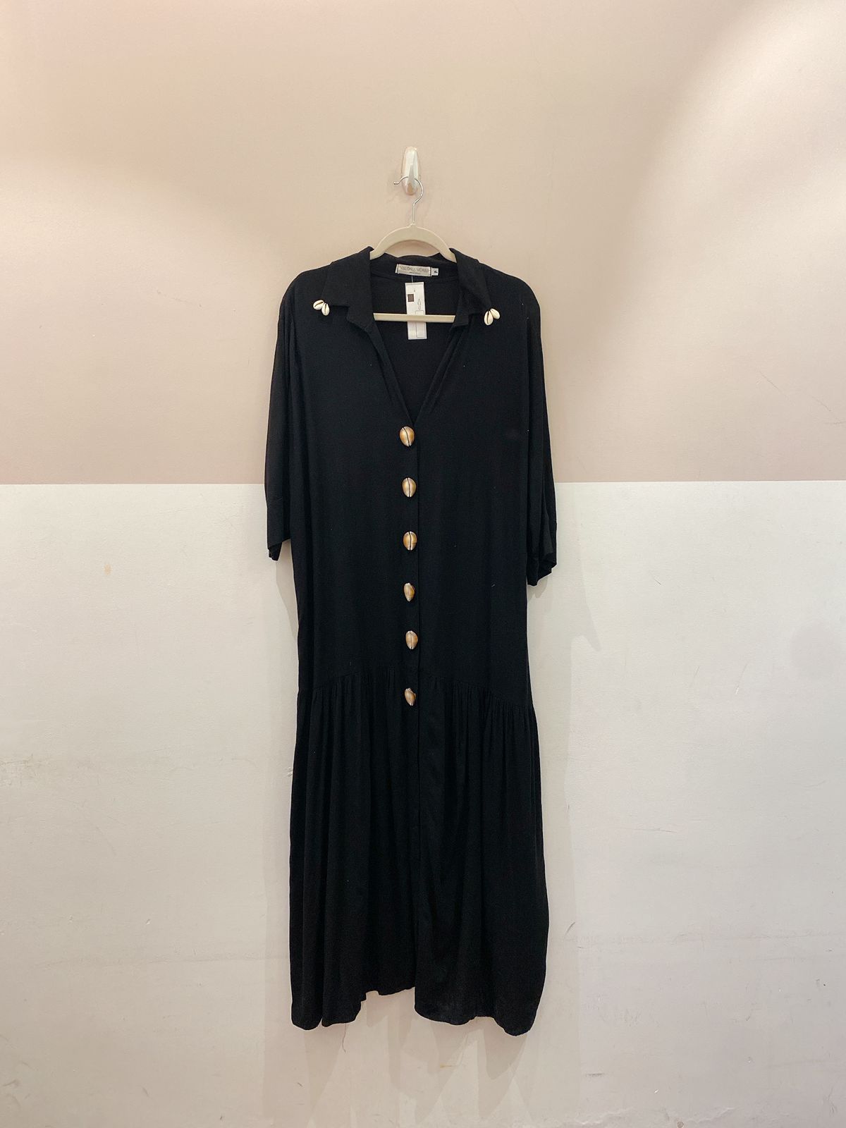 Vestido midi preto conchas Valônia Véras G