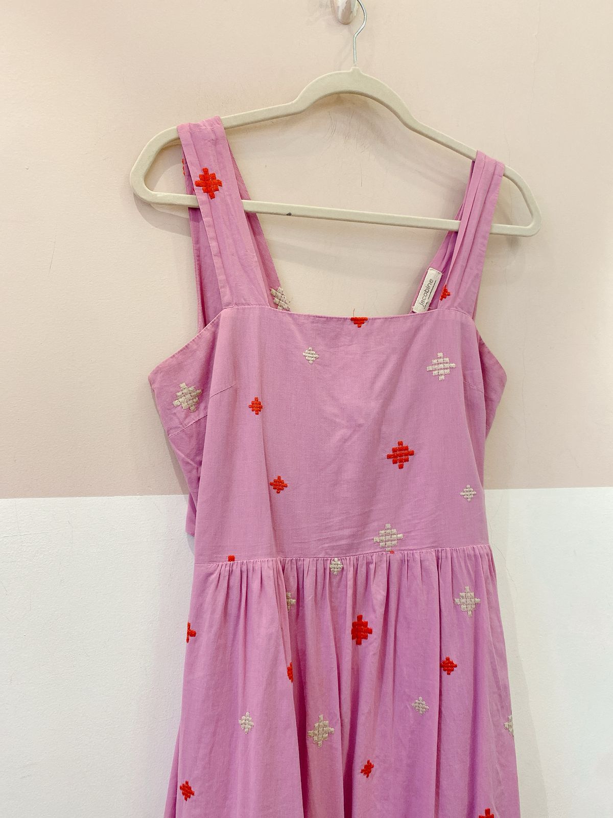 Vestido midi rosa bordado Jacobina M